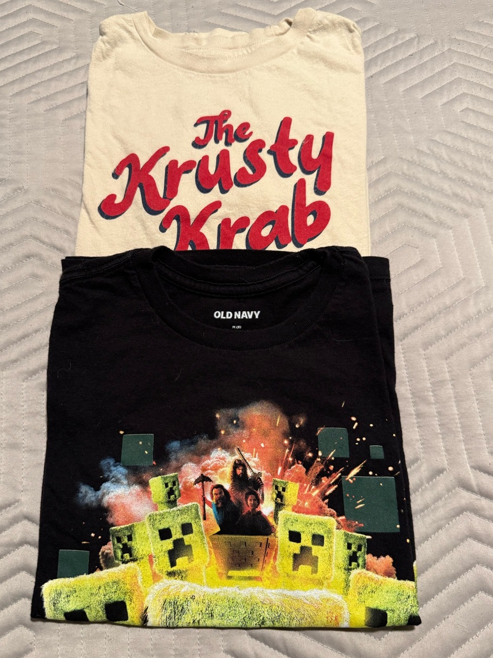 Two Old Navy Graphic Tshirts Boys Size Medium, Spongebob and Minecraft